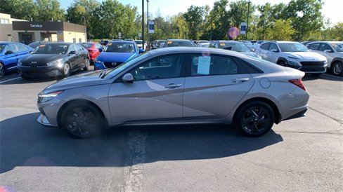 Used 2023 Hyundai Elantra SEL w/ Winter Weather Package image 2