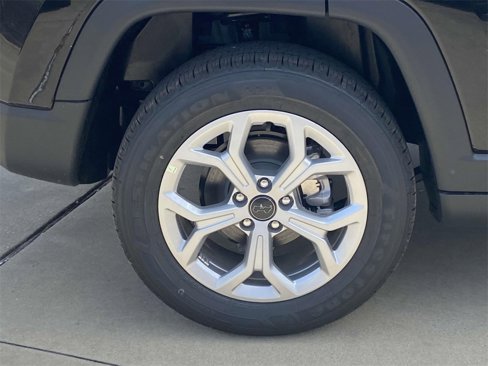 New 2025 Jeep Compass Latitude image 10