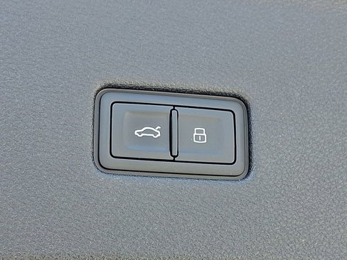 Used 2020 Audi Q8 Prestige image 33