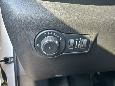 Certified 2024 Jeep Compass Latitude w/ Altitude Special Edition image 20