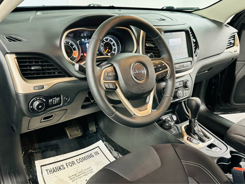 Used 2015 Jeep Cherokee Latitude w/ Comfort/Convenience Group image 8