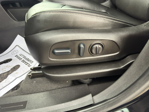 Used 2023 GMC Terrain SLT image 15
