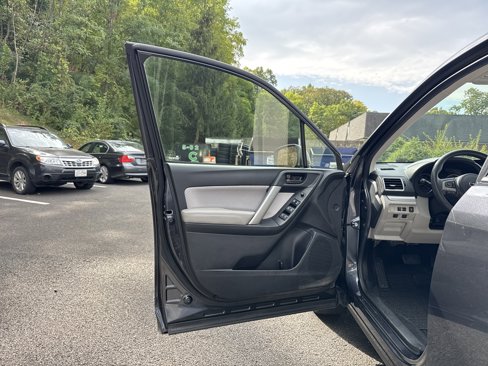 Used 2018 Subaru Forester 2.5i Premium w/ All-Weather Package image 10