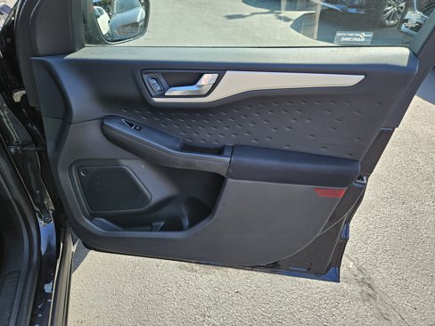 Used 2020 Ford Escape SE image 10