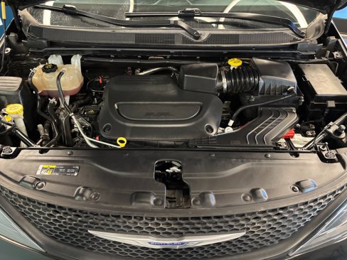 Used 2020 Chrysler Voyager L image 23