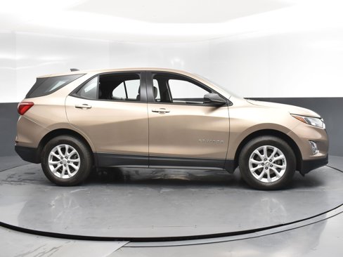 Used 2018 Chevrolet Equinox LS image 4