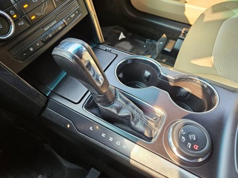 Used 2016 Ford Explorer XLT image 7