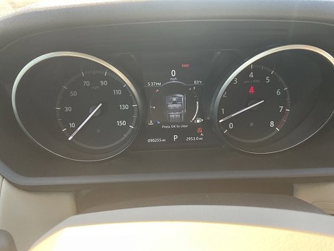Used 2017 Land Rover Discovery HSE image 9