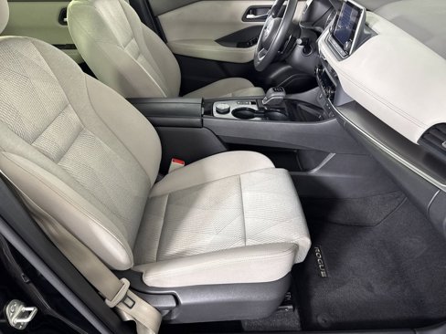 Used 2024 Nissan Rogue SV image 11