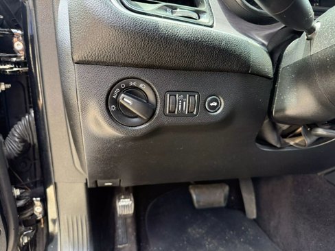 Used 2016 Dodge Challenger SXT image 17