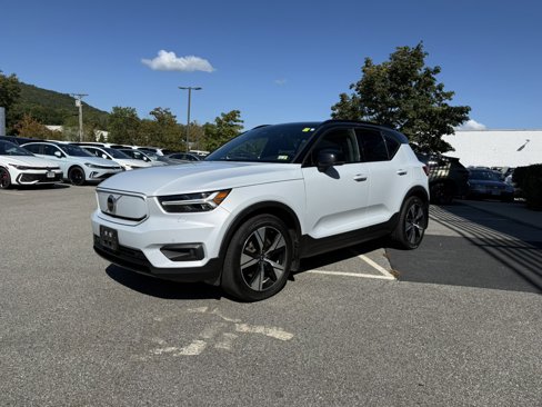 Used 2021 Volvo XC40 P8 Recharge image 3