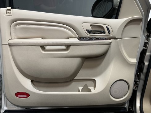 Used 2012 Cadillac Escalade Luxury image 13