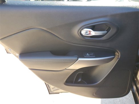 Used 2022 Jeep Cherokee Limited image 14