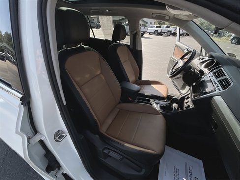 Used 2018 Volkswagen Tiguan SE w/ Panoramic Sunroof Package image 27