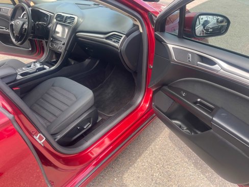 Used 2017 Ford Fusion SE w/ Fusion SE Technology Package image 14