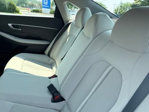 Certified 2023 Hyundai Sonata SE w/ Preferred Accessory Package image 12