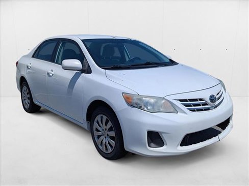 Used 2013 Toyota Corolla LE image 3