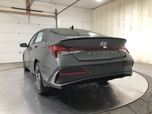 New 2025 Hyundai Elantra Sport image 5