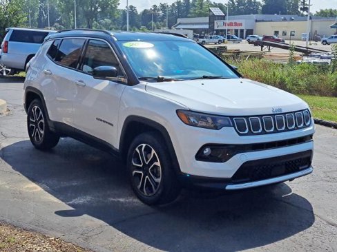 Used 2022 Jeep Compass Limited image 2