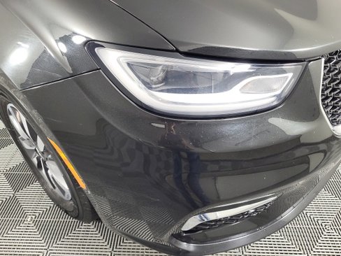 Used 2021 Chrysler Pacifica Touring w/ Cold Weather Group image 3