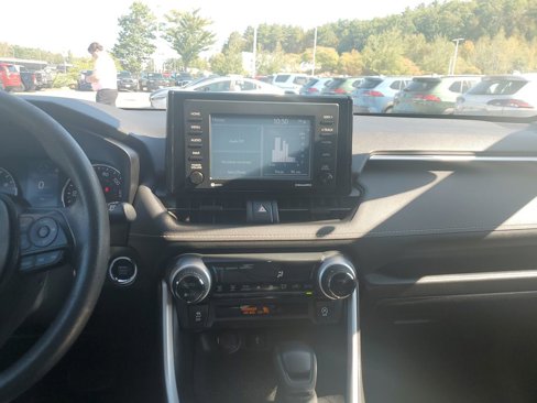 Used 2020 Toyota RAV4 XLE image 17