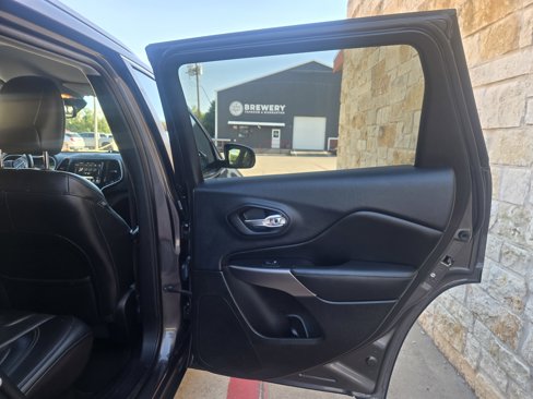 Used 2019 Jeep Cherokee Limited image 10