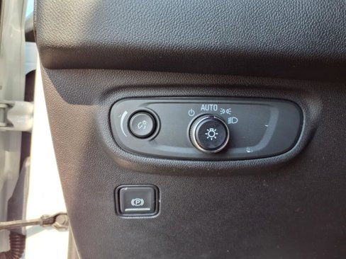 Used 2022 GMC Terrain SLE image 22