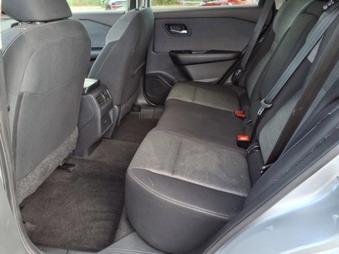 Used 2023 Nissan Rogue SV image 11