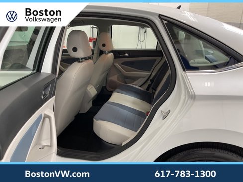Used 2025 Volkswagen Jetta SE image 25