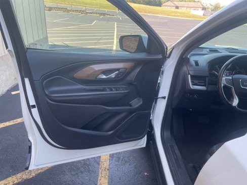 Used 2020 GMC Terrain SLE image 19