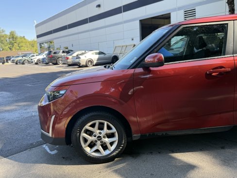 Used 2023 Kia Soul LX w/ LX Technology Package image 6
