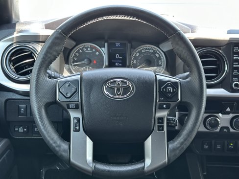 Used 2020 Toyota Tacoma Limited image 39