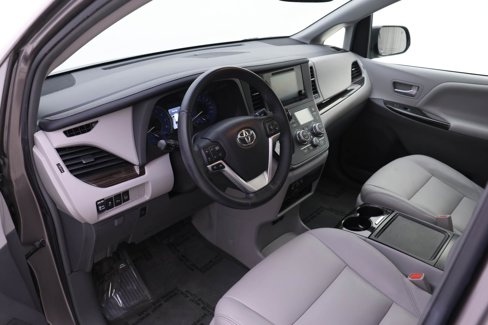 Used 2015 Toyota Sienna L image 3