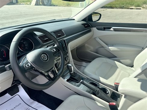 Used 2016 Volkswagen Passat 1.8T SE image 21