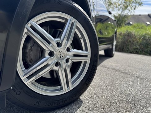 Used 2013 Porsche Cayenne Diesel image 2