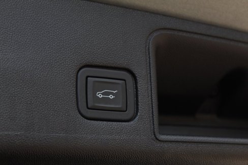 Used 2024 GMC Terrain SLT image 17