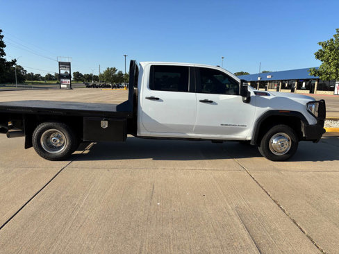 Used 2023 GMC Sierra 3500 Pro w/ Convenience Package image 3