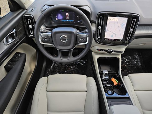 New 2025 Volvo XC40 B5 Ultra w/ Climate Package image 33