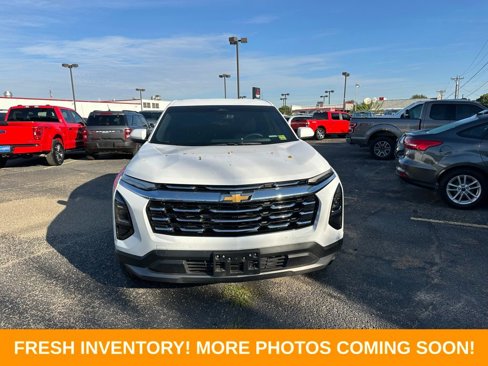 Used 2025 Chevrolet Equinox LT image 2