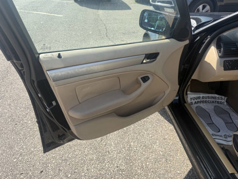 Used 2004 BMW 325xi Sedan image 23