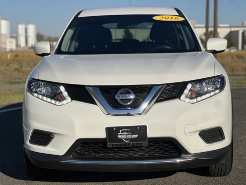 Used 2016 Nissan Rogue S image 2