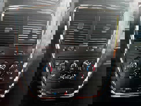 Used 2018 Dodge Grand Caravan SE image 24