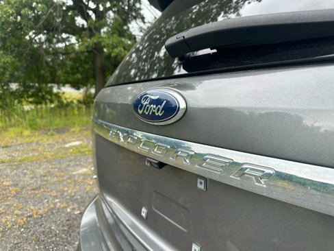 Used 2013 Ford Explorer XLT image 11