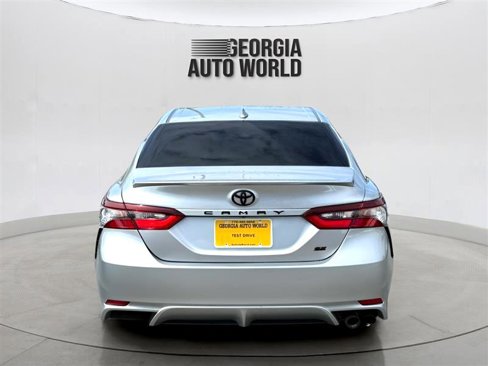 Used 2021 Toyota Camry SE image 4