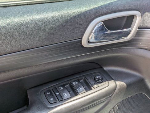 Used 2020 Jeep Grand Cherokee Altitude image 10