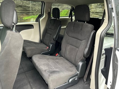 Used 2017 Dodge Grand Caravan SE image 18