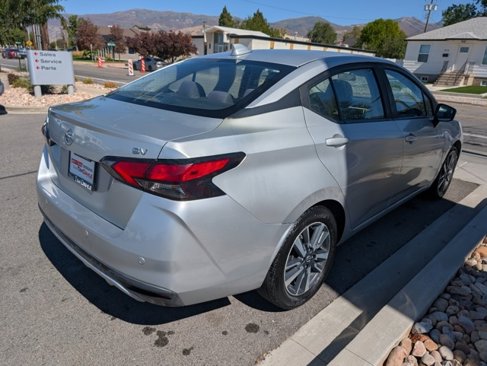 Used 2021 Nissan Versa SV image 4