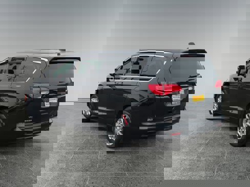 Used 2022 Chrysler Voyager LX image 3