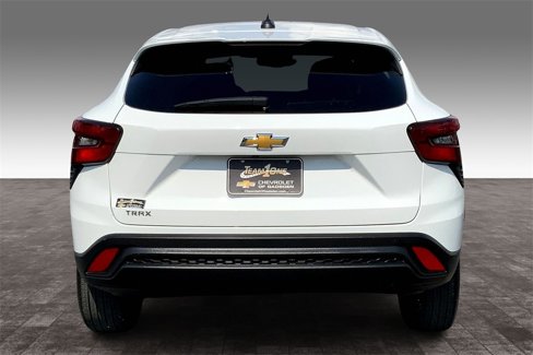 Used 2024 Chevrolet Trax LS w/ LS Convenience Package image 5