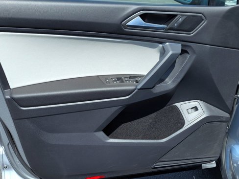 Certified 2019 Volkswagen Tiguan SEL Premium R-Line image 11